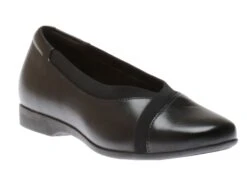 Clarks Un Darcey Ease Black Leather Flat