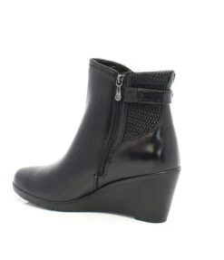Lanni Black -Rockport Store blolanni01c