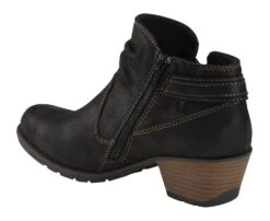 Adele Black -Rockport Store earadele01c